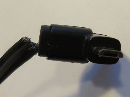 TomTom Traffic Antenna Modell 4UUC23 (4UUC.001.23) mit Bruchstelle am Micro USB Stecker