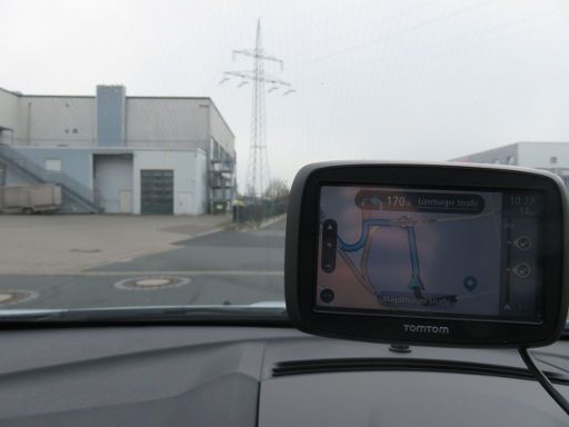 TomTom START 40 Europe 45 Länder Navigation, Routenführung über Firmenparkplatz 30880 Laatzen, Magdeburger Straße zur Lüneburger Straße