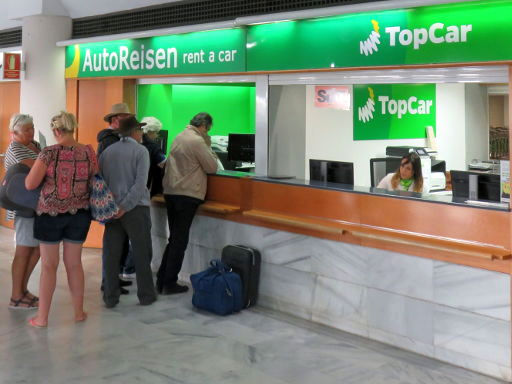 TopCar rent a car Spanien, Schalter im Flughafengebäude Lanzarote ACE