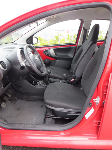 Toyota Aygo 1.0 Liter, Innenraum Fahrerplatz