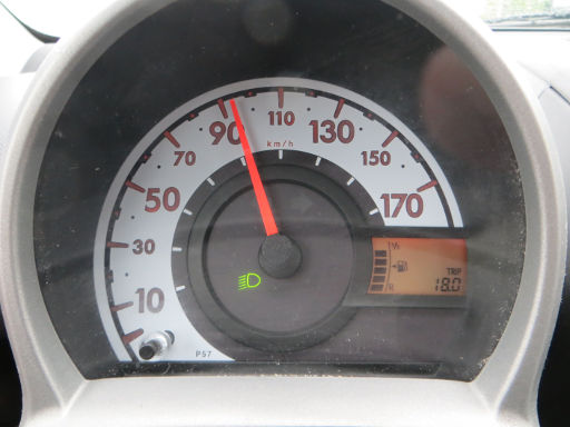 Toyota Aygo 1.0 Liter, Tachometer, Tankanzeige und Tagekilometerzähler