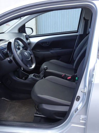 Toyota Aygo x-business 5-Türer 1.0 l 51 kW, Innenraum vorne