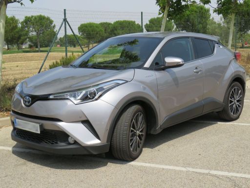 Toyota C-HR Hybrid 1,8 l 72 kW, Ansicht von der Seite / vorne