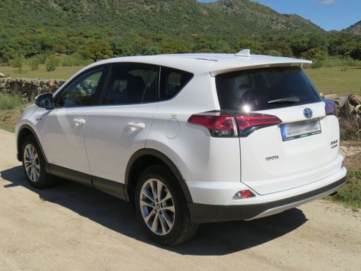 Toyota RAV4 Hybrid 2,5 l 114 kW, Ansicht von der Seite / hinten