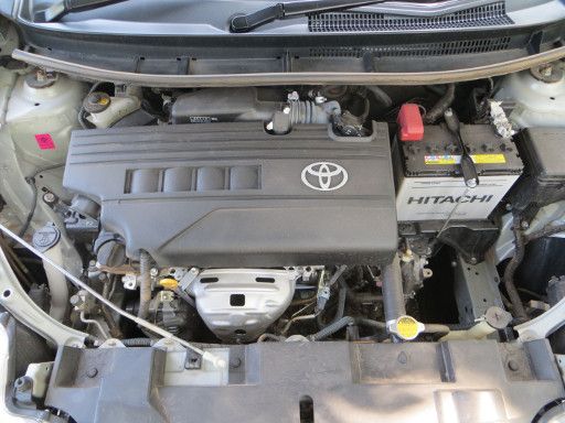 Toyota Thailand Yaris 1,2 l 63 kW Benzinmotor, Modelljahr 2014, Motorraum