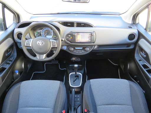 Toyota Yaris Hybrid 1,5 l 74 kW, Armaturenbrett