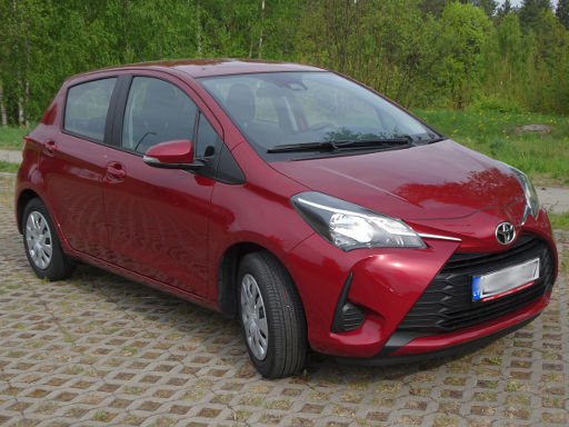 Toyota Yaris 1,5 l 82 kW, Ansicht von der Seite / vorne