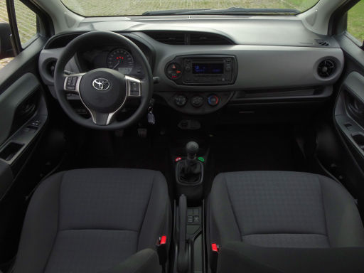 Toyota Yaris 1,5 l 82 kW, Armaturenbrett