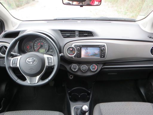 Toyota Yaris 1,0 l 51 kW, Armaturenbrett