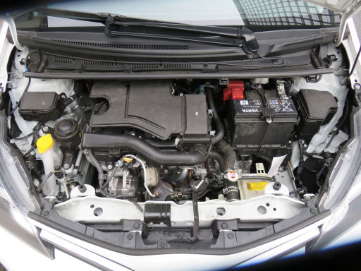 Toyota Yaris 1,0 l 51 kW, Modelljahr 2016, Motorraum