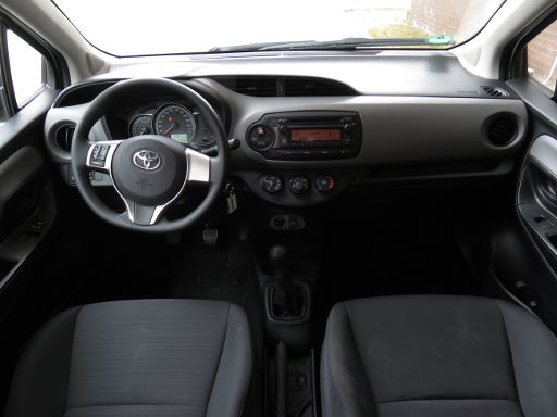 Toyota Yaris 1,0 l 51 kW, Armaturenbrett