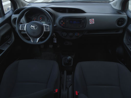 Toyota Yaris 1,0 l 51 kW, Armaturenbrett