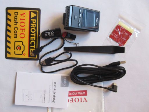 VIOFO A119 MINI 2 Dashcam, Lieferumfang mit Warnaufkleber, Dashcam, Bedienungsanleitung, Zigarettenanz&uuml;nder USB Adapter, Verbindungskabel, USB Kabel, USB Speicherkartenadapter, Werkzeug zum Entfernen Klebepad, zus&auml;tzliches Klebepad, Reinigungstuch
