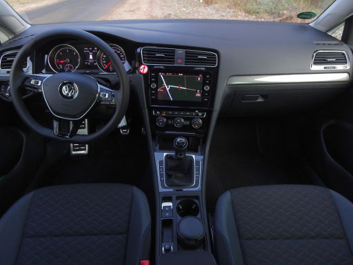 Volkswagen Golf Comfortline 1.6 TDI SCR, 5 Gang Getriebe, Armaturenbrett / Innenraum