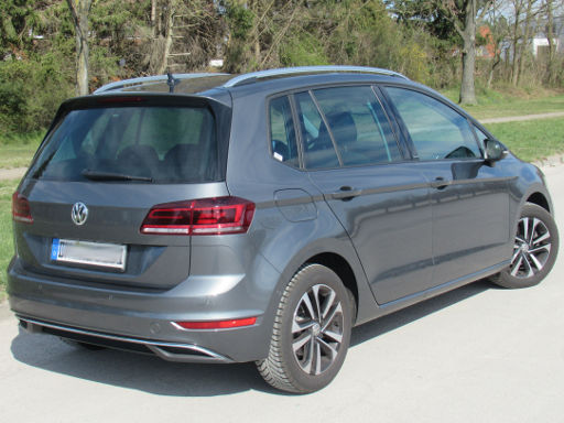 Volkswagen Golf Sportsvan 1.5 TSI ACT OPF 96 kW 6-Gang Getriebe, Ansicht von hinten / Seite