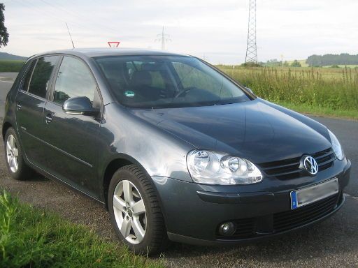 Volkswagen Golf V 1.6 Liter, Ansicht von vorne / Seite