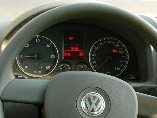 Volkswagen Golf V 1.9 Liter TDI Diesel, Drehzahlmesser, Infodisplay, Uhrzeit, Kilometerstand, Geschwindigkeitsmesser, Kühlmitteltemperatur und Tankuhr