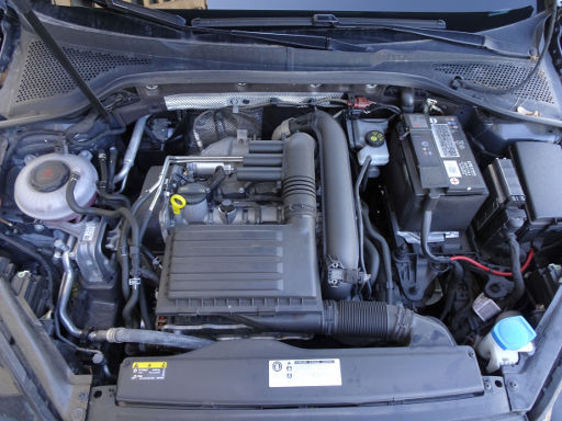Volkswagen Golf Variant Trendline 1.4 TSI, Motorraum 1.4 Liter TSI 4 Zylinder mit 92 kW Leistung