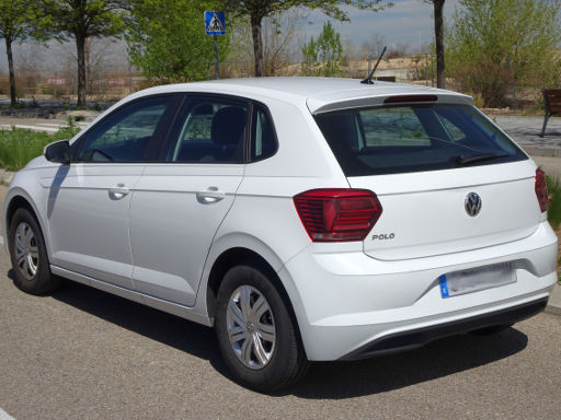 Volkswagen Polo AW Trendline 1.0, Ansicht von hinten / Seite