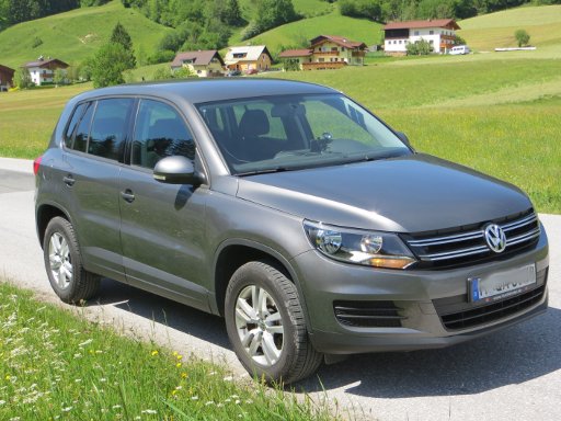 Volkswagen Tiguan 2.0 Liter Diesel, Ansicht von vorne / Seite