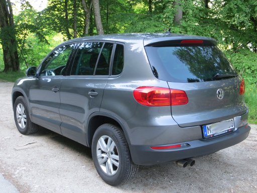 Volkswagen Tiguan 2.0 Liter Diesel, Ansicht von hinten / Seite