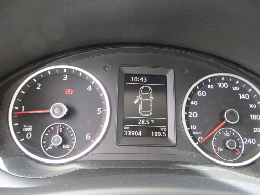 Volkswagen Tiguan 2.0 Liter Diesel, Drehzahlmesser, Kühlmitteltemperaturanzeige, Infodisplay, Uhrzeit, Kilometer, Tageskilometer und Tankuhr, Tachometer