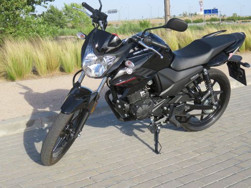 YAMAHA YS 125, Ansicht von der linken Seite