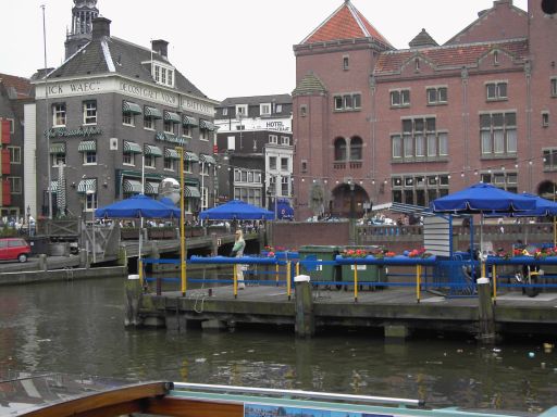 Amsterdam, Niederlande, Damrak Hafen für Touristenboote