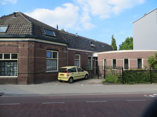 Bed and Breakfast Raku, Eindhoven, Niederlande, Außenansicht mit Altbau links und Neubau rechts