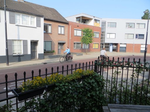 Bed and Breakfast Raku, Eindhoven, Niederlande, Blick aus dem Fenster Richtung Straße