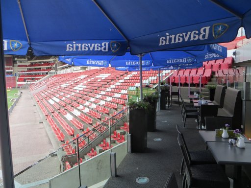 Eindhoven, Niederlande, Philips Stadion PSV Eindhoven, eetcafé mit Balkon auf der Tribüne