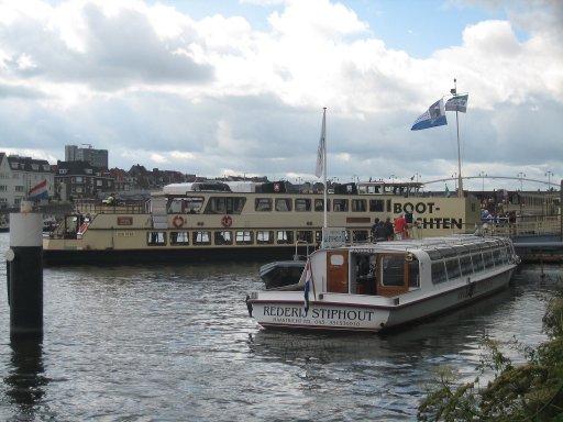 Maastricht, Niederlande, Schifffahrt auf der Maas