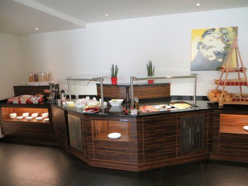 AMEDIA Hotel, Salzburg, Österreich, nur ein Teil vom Frühstücksbuffet