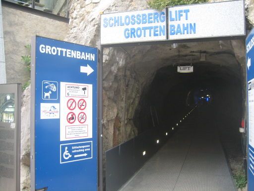 Schlossberglift, Graz, Österreich, Eingang Schlossberglift und Grottenbahn