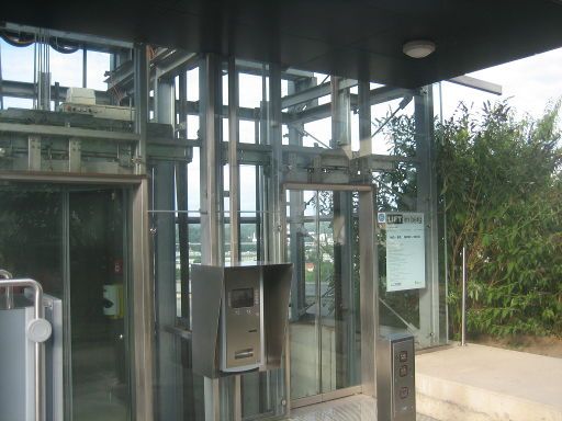 Schlossberglift, Graz, Österreich, Eingang Fahrstuhl auf dem Berg