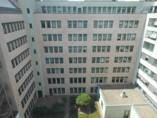 ibis budget Wien Messe, Österreich, Ausblick aus dem Zimmer 820 in den Innenhof