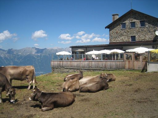 Patscherkofelbahn, Innsbruck, Igls, Österreich, Das Kofel Restaurant mit Terrasse