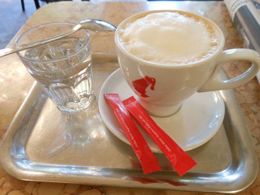 Restaurants & Kaffeehäuser, Wien, Österreich, Café Tiroler Hof, Wiener Melange