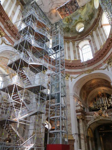 Karlskirche, Wien, Österreich, Panorama Aufzug und Treppe für den Notfall