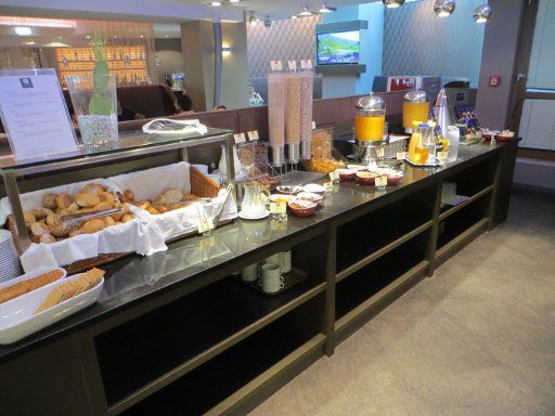 Leonardo Hotel Vienna, Wien, Österreich, nur ein Teil vom Frühstücksbuffet