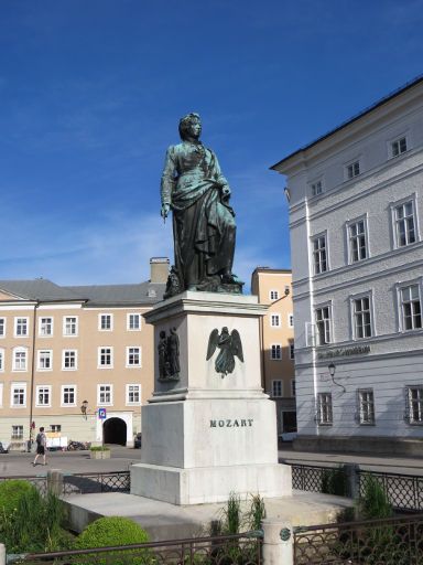 Salzburg, Österreich, Mozart Statue auf dem Mozartplatz