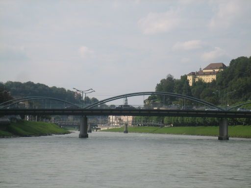 Salzburg Stadt Schiff-Fahrt, Salzburg, Österreich, Blick aus dem Boot auf den Salzach