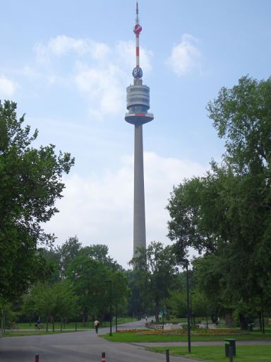 Donauturm, Wien, Österreich, Ansicht vom Donaupark