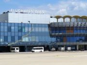 Flughafen Wien, VIE, Österreich, Terminalgebäude Ansicht von einer Außenposition im Juni 2018