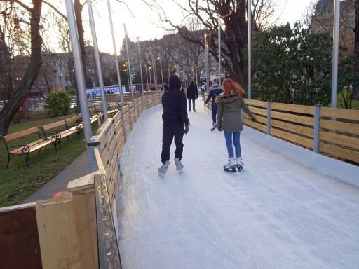 Wiener Eistraum 2019, Wien, Österreich, Eislaufstrecke im Park