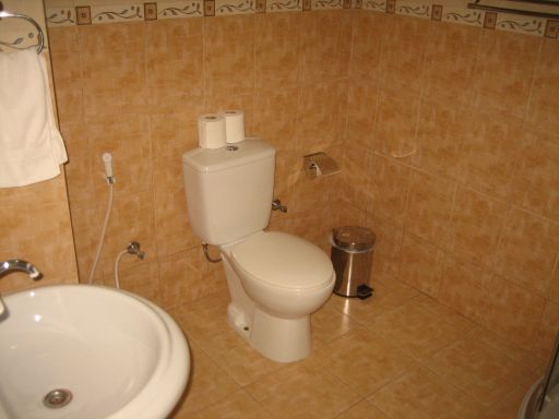 Mutrah Hotel, Muscat, Oman, Badezimmer, Waschbecken und WC