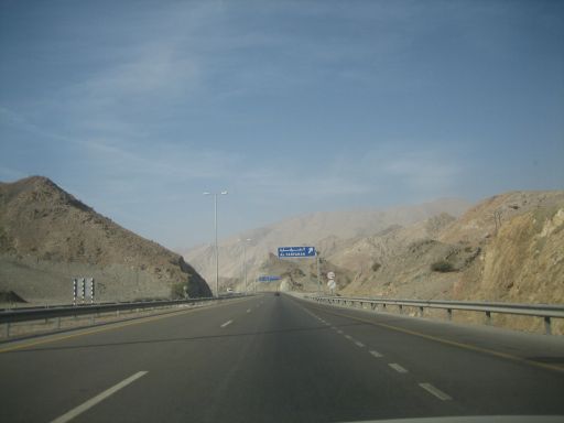 PKW Rundreise, Oman, Autobahn Richtung Nizwa