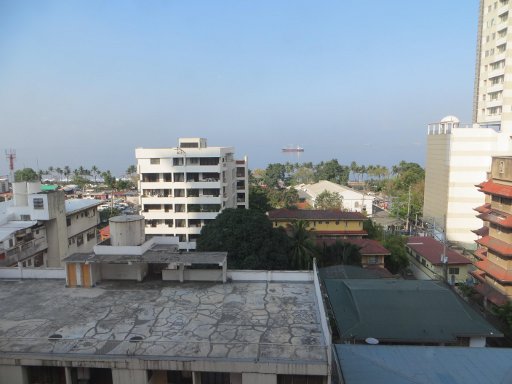 Tune Hotel, Ermita, Manila, Philippinen, Zimmer 916 Ausblick aus dem Fenster Richtung Manila Bucht