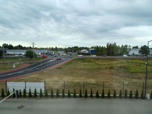 Ibis Poznań Polnoc, Posen, Polen, Blick aus dem Fenster Richtung LIDL Supermarkt