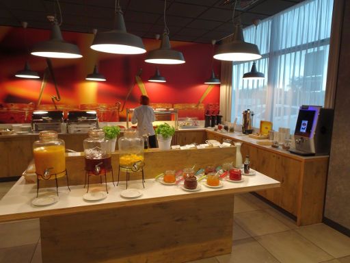 Ibis Poznań Polnoc, Posen, Polen, nur ein Teil vom Frühstücksbuffet